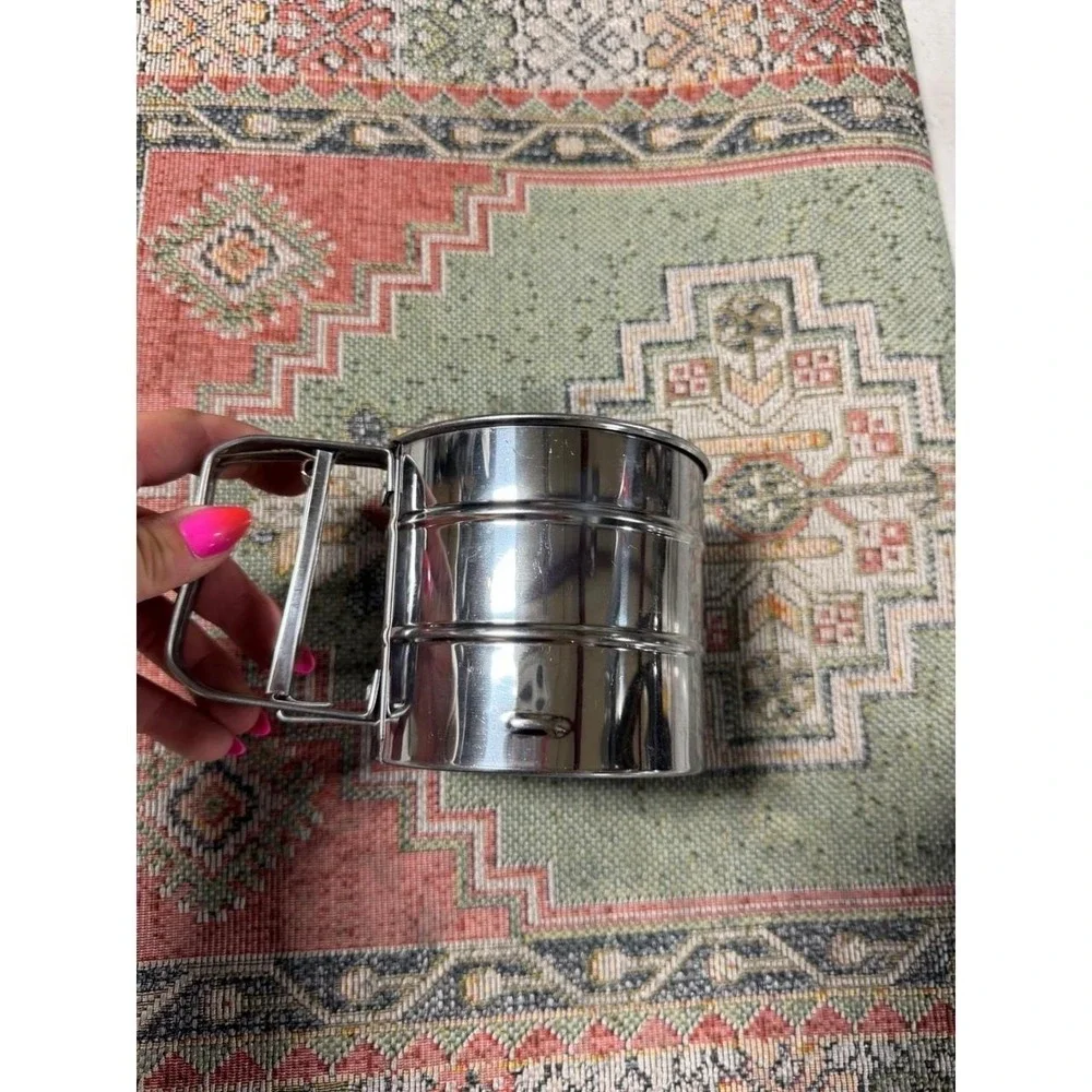 Stainless Steel Flour Sifter Manual Squeeze Handle Fine Mesh Baking Tool Silver